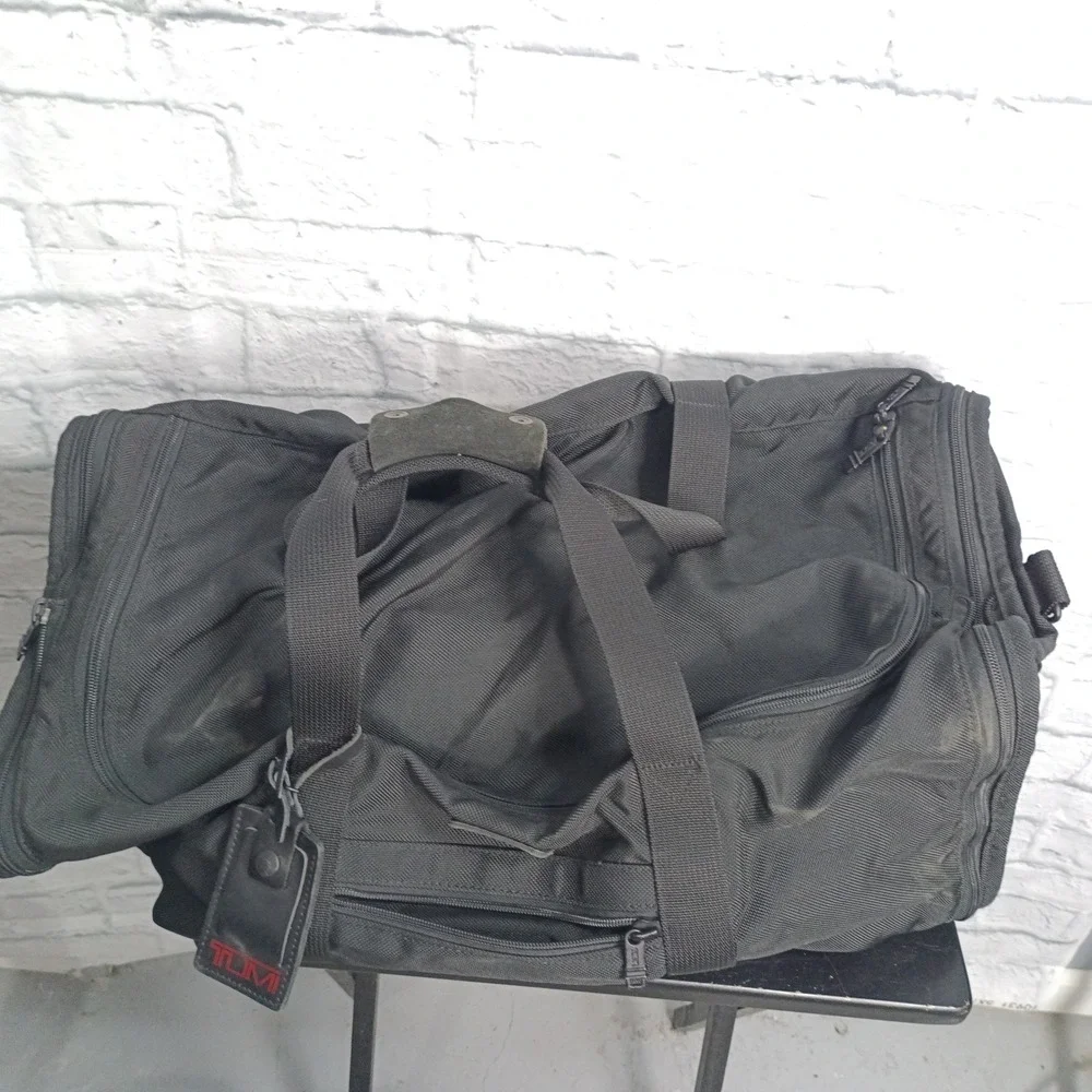Tumi 269D3 Black Ballistic Nylon Expandable Duffel Travel Bag Weekender Luggage